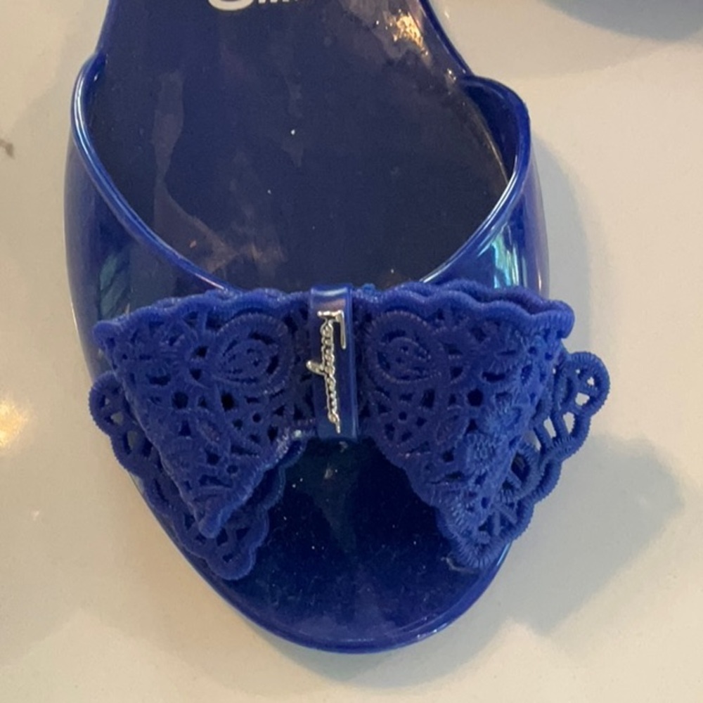 Ferragamo blue jelly sandals with bow (size 9) - Picture 4 of 5